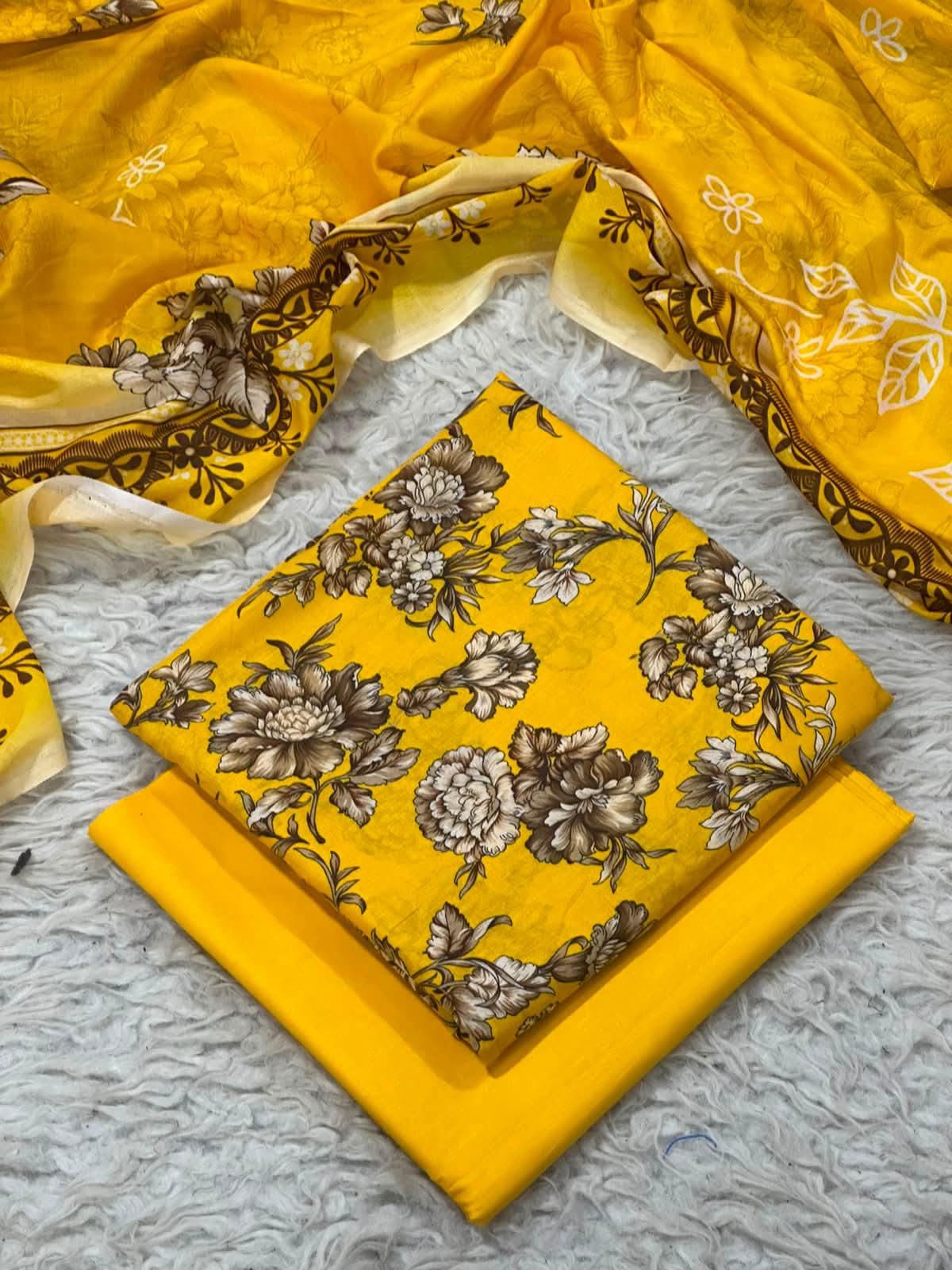 ALKARAM 3-Piece Digital Printed Lawn 90/70 Collection – Summer 2026